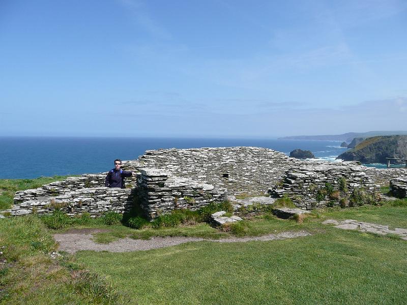 P1000862- Dans les ruines du chateau Arthur - Tintagel .JPG - Dans les ruines du château d'Arthur - Tintagel